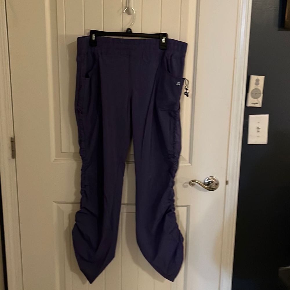 Skirt sports XL hiking/ running pant bungee in pocket let’s you change to Capri